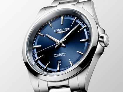 Longines Conquest Automatik Edelstahl 41mm blaues Zifferblatt Metallband – Herrenuhren Uhr mit Datum aus Edelstahl. Das Gehäuse ist rund und silber. Das Edelstahlarmband ist silber. Das Zifferblatt ist ein Index in blau. – Ansicht 2