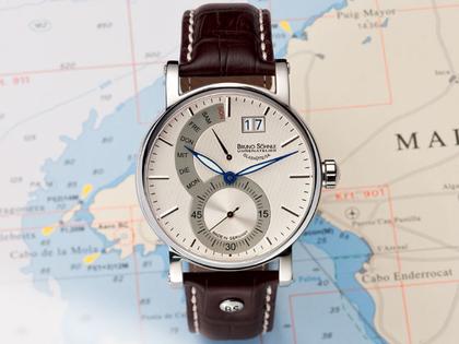 Bruno Söhnle Glashütte Pesaro II Quarz Edelstahl 43mm silbernes Zifferblatt braunes Lederband – Herrenuhren Uhr mit Datum aus Edelstahl und Leder. Das Gehäuse ist rund und silber. Das Lederarmband ist braun. Das Zifferblatt ist ein Index in silber. – Ansicht 2