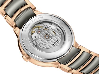 Rado Centrix Automatik Edelstahl Roségold-PVD 39,5mm weißes Zifferblatt Metallband – Herrenuhren Uhr mit Datum aus Edelstahl, Keramik und PVD beschichtet. Das Gehäuse ist rund und roségold. Das Keramikarmband ist grau. Das Zifferblatt ist ein Index in weiß. – Ansicht 4