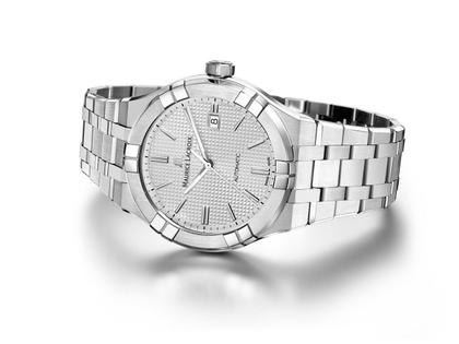 Maurice Lacroix Aikon Automatik Edelstahl 42mm silbernes Zifferblatt Metallband – Herrenuhren Uhr mit Datum aus Edelstahl. Das Gehäuse ist rund und silber. Das Edelstahlarmband ist silber. Das Zifferblatt ist ein Index in silber. – Ansicht 2