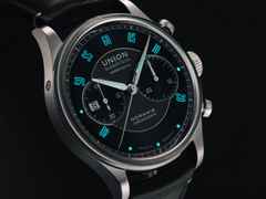 Union Glashütte Noramis Chronograph Sachsen Classic 2022 Limited Edition Automatik Edelstahl 42mm graues Zifferblatt braunes Lederband – Herrenuhren Chronograph aus Edelstahl. Das Gehäuse ist rund und silber. Das Lederarmband ist braun. Das Zifferblatt ist arabisch Index und grau. – Ansicht 3