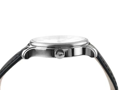 Union Glashütte Viro Datum Automatik Edelstahl 41mm silbernes Zifferblatt schwarzes Lederband D001.407.16.031.00 Full Set Occasion Refurbished – Herrenuhren Uhr mit Datum aus Edelstahl. Das Gehäuse ist rund und silber. Das Lederarmband ist schwarz. Das Zifferblatt ist ein Index in silber. – Ansicht 3