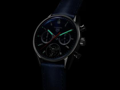 TAG Heuer Carrera Chronograph Tourbillon Automatik Edelstahl 42mm blaues Zifferblatt blaues Lederband – Herrenuhren Chronograph aus Edelstahl und Leder. Das Gehäuse ist rund und silber. Das Lederarmband ist blau. Das Zifferblatt ist ein Index in blau. – Ansicht 4