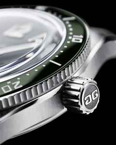 Glashütte Original SeaQ Automatik Edelstahl 40mm grünes Zifferblatt schwarzes Kautschukband – Herrenuhren Uhr mit Datum aus Edelstahl und Keramik. Das Gehäuse ist rund und silber. Das Kautschuk / Kunststoff / Silikon Armband ist schwarz. Das Zifferblatt ist arabisch Index und grün. – Ansicht 3