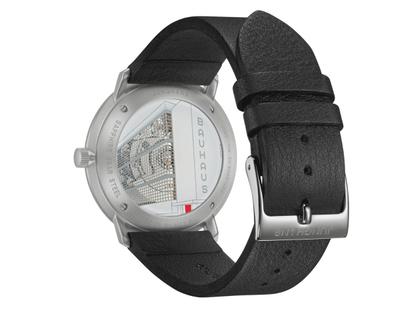 Junghans Max Bill Automatic Bauhaus Edelstahl 38mm weißes Zifferblatt schwarzes Lederband – Herrenuhren Uhr mit Datum aus Edelstahl. Das Gehäuse ist rund und silber. Das Lederarmband ist schwarz. Das Zifferblatt ist ein Index in weiß. – Ansicht 3