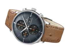 Junghans Meister Chronoscope Automatik Edelstahl 41mm graues Zifferblatt braunes Lederband – Herrenuhren Chronograph aus Edelstahl und Leder. Das Gehäuse ist rund und silber. Das Lederarmband Strauß ist braun. Das Zifferblatt ist ein Index in grau. – Ansicht 2