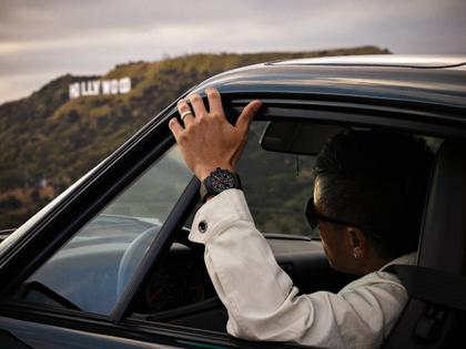 Porsche Design Chronograph 1 - Hodinkee 2024 Limited Edition Automatik Titan beschichtet 41mm schwarzes Zifferblatt Metallband beschichtet – Herrenuhren Chronograph aus Titan und Titancarbid beschichtet. Das Gehäuse ist rund und schwarz. Das Titanarmband ist schwarz. Das Zifferblatt ist arabisch Index und schwarz. – Ansicht 15