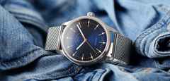 Mühle Glashütte Panova Blau Automatik Edelstahl 40mm Metallband – Herrenuhren Uhr ohne Datum aus Edelstahl. Das Gehäuse ist rund und silber. Das Edelstahlarmband ist silber. Das Zifferblatt ist ein Index in blau. – Ansicht 4