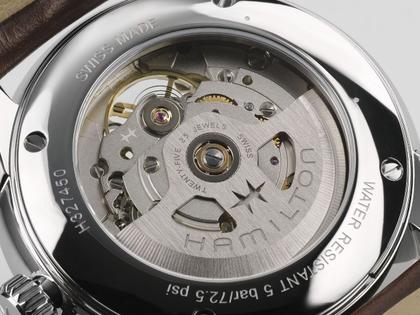 Hamilton Jazzmaster Open Heart Automatik Edelstahl 40mm rotes Zifferblatt rotbraunes Lederband – Herrenuhren Uhr ohne Datum aus Edelstahl und Leder. Das Gehäuse ist rund und silber. Das Lederarmband ist braun. Das Zifferblatt ist ein Index in rot. – Ansicht 5