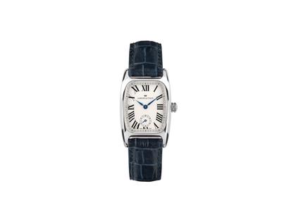Hamilton American Classic Boulton Small Second Quartz Edelstahl 24x27mm weißes Zifferblatt blaues Lederband – Herrenuhren Uhr ohne Datum aus Edelstahl. Das Gehäuse ist rechteckig und silber. Das Lederarmband ist blau. Das Zifferblatt ist römisch und weiß.