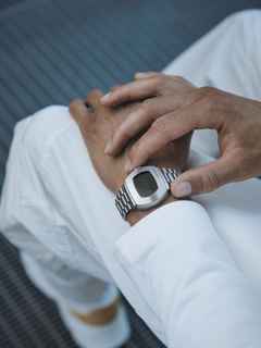 Hamilton PSR Edelstahl grünes Display – Herrenuhren Uhr ohne Datum aus Edelstahl. Das Gehäuse ist sonstige Form und silber. Das Edelstahlarmband ist silber. Das Zifferblatt ist digital und schwarz. – Ansicht 5
