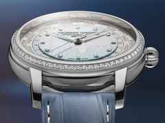 Frederique Constant Manufacture Classic Worldtimer Automatik Edelstahl 40mm blaues Zifferblatt mit Brillanten blaues Lederband limitiert – Herrenuhren Uhr ohne Datum aus Edelstahl und Leder. Das Gehäuse ist rund und silber. Das Lederarmband Kroko / Alligator ist blau. Das Zifferblatt ist ein Index in blau. – Ansicht 5