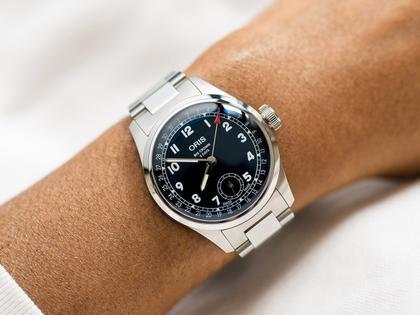 Oris Big Crown Pointer Date Calibre 403 Automatik Edelstahl 38mm blaues Zifferblatt Metallband – Herrenuhren Uhr mit Datum aus Edelstahl. Das Gehäuse ist rund und silber. Das Edelstahlarmband ist silber. Das Zifferblatt ist arabisch und blau. – Ansicht 4