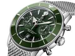 Breitling Superocean Heritage B01 Chronograph Automatik Edelstahl 42mm grünes Zifferblatt Metallband – Herrenuhren Chronograph aus Edelstahl und Keramik. Das Gehäuse ist rund und silber. Das Edelstahlarmband ist silber. Das Zifferblatt ist ein Index in grün. – Ansicht 2