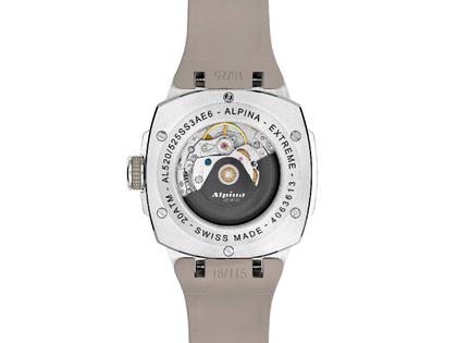 Alpina Alpiner Extreme Automatik Edelstahl 39mm beiges Zifferblatt beiges Kautschukband – Herrenuhren Uhr mit Datum aus Edelstahl und Kautschuk. Das Gehäuse ist rund und silber. Das Kautschuk / Kunststoff / Silikon Armband ist beige. Das Zifferblatt ist ein Index in beige. – Ansicht 2