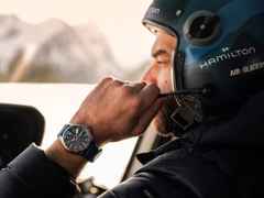 Hamilton Khaki Aviation Pilot Air Glaciers Edition Automatik Titan 42mm blaues Zifferblatt blaues Textilband – Herrenuhren Uhr mit Datum aus Titan. Das Gehäuse ist rund und silber. Das Textilarmband ist blau. Das Zifferblatt ist arabisch Index und blau. – Ansicht 7