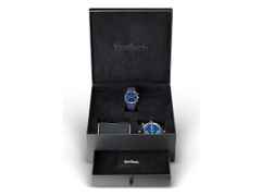 Hanhart Red X Blau Handaufzug Edelstahl 39mm blaues Zifferblatt blaues Lederband – Herrenuhren Chronograph aus Edelstahl, Keramik, Kunststoff und Leder. Das Gehäuse ist rund und silber. Das Lederarmband ist blau. Das Zifferblatt ist arabisch Index und blau. – Ansicht 5
