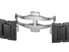Rado True Square Skeleton Automatik Keramik 38mm skelettiertes Zifferblatt schwarzes Keramikband – Herrenuhren Uhr ohne Datum aus Keramik und Titan. Das Gehäuse ist quadratisch und grau. Das Keramikarmband ist schwarz. Das Zifferblatt ist skelettiert und schwarz. – Ansicht 5