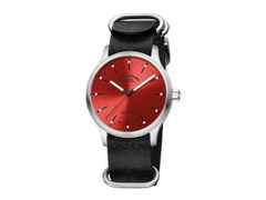 Mühle Glashütte Panova Rot Automatik Edelstahl 40mm schwarzes Lederband – Herrenuhren Uhr ohne Datum aus Edelstahl und Leder. Das Gehäuse ist rund und silber. Das Lederarmband ist schwarz. Das Zifferblatt ist ein Index in rot.