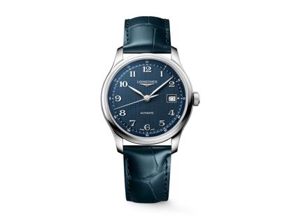 Longines Master Collection Automatik Edelstahl 39mm blaues Zifferblatt blaues Lederband – Herrenuhren Uhr mit Datum aus Edelstahl und Leder. Das Gehäuse ist rund und silber. Das Lederarmband ist blau. Das Zifferblatt ist arabisch und blau.