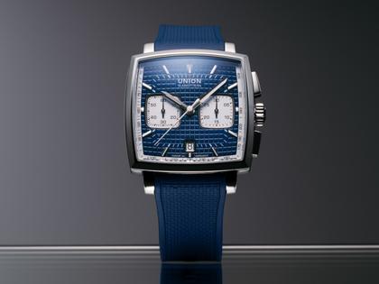 Union Glashütte Averin Chronograph Automatik Edelstahl 41mm blaues Zifferblatt blaues Kautschukband blaues Lederband – Herrenuhren Chronograph aus Edelstahl, Kautschuk und Leder. Das Gehäuse ist quadratisch und silber. Das Lederarmband ist grau. Das Zifferblatt ist ein Index in blau. – Ansicht 5