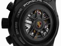 Porsche Design Custom Built Timepieces Watchmakers Choice "RivieraBlau" Chronograph Automatik Titan Schwarz 42mm schwarzes Zifferblatt schwarzes Lederband – Herrenuhren Chronograph aus Edelstahl, Leder, Titan und Titancarbid beschichtet. Das Gehäuse ist rund und schwarz. Das Lederarmband ist schwarz. Das Zifferblatt ist ein Index in schwarz. – Ansicht 4