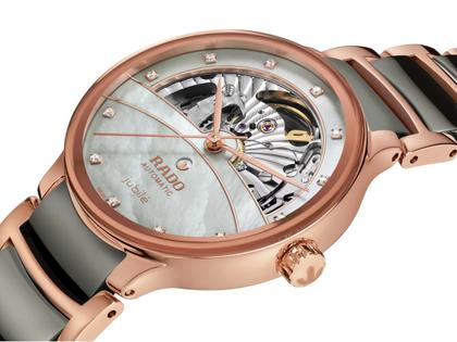 Rado Centrix Diamonds Automatik Open Heart Edelstahl Roségold-PVD 35mm graues Zifferblatt mit Brillanten Metallband – Damenuhren Uhr ohne Datum aus Edelstahl, Keramik und PVD beschichtet. Das Gehäuse ist rund und roségold. Das Keramikarmband ist grau. Das Zifferblatt ist ein Index in grau. – Ansicht 2