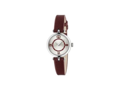 Gucci Model 2000 Quarz Edelstahl 24mm silber-rotes Zifferblatt rotes Lederband YA167504 – Damenuhren Uhr ohne Datum aus Edelharz und Edelstahl. Das Gehäuse ist rund und silber. Das Lederarmband ist rot. Das Zifferblatt ist römisch Index und silber.