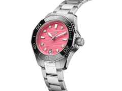 TAG Heuer Aquaracer Professional 300 Date Automatik Edelstahl 36mm rosa Zifferblatt mit Brillanten Metallband – Damenuhren Uhr mit Datum aus Edelstahl und Keramik. Das Gehäuse ist rund und silber. Das Edelstahlarmband ist silber. Das Zifferblatt ist ein Index in rosa. – Ansicht 2