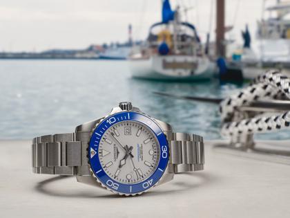Longines HydroConquest Sylt Edition 2026 Automatik Edelstahl 42mm weißes Zifferblatt Metallband – Herrenuhren Uhr mit Datum aus Edelstahl und Keramik. Das Gehäuse ist rund und silber. Das Edelstahlarmband ist silber. Das Zifferblatt ist ein Index in weiß. – Ansicht 10