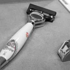 Meissen Rasierer Ming-Drache Gillette Fusion Mühle Edition – Porzellanwaren Sonstige Accessoires in weiß und aus Porzellan. – Ansicht 2