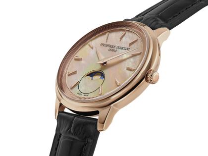 Frederique Constant Classics Moneta Moonphase Quarz Edelstahl Roségold-PVD 34mm rosa Perlmutt-Zifferblatt schwarzes Lederband – Damenuhren Uhr ohne Datum aus Edelstahl, Leder und PVD beschichtet. Das Gehäuse ist rund und roségold. Das Lederarmband Kroko / Alligator ist schwarz. Das Zifferblatt ist ein Index in roségold. – Ansicht 2