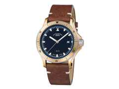 Mühle Glashütte Promare Go Bronze Datum Automatik 42mm blaues Zifferblatt braunes Lederband – Herrenuhren Uhr mit Datum aus Bronze und Edelstahl. Das Gehäuse ist rund und roségold. Das Lederarmband ist braun. Das Zifferblatt ist ein Index in blau.