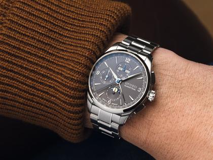 Union Glashütte Belisar Chronograph Mondphase Automatik Edelstahl 42mm graues Zifferblatt Metallband – Herrenuhren Chronograph aus Edelstahl. Das Gehäuse ist rund und silber. Das Edelstahlarmband ist silber. Das Zifferblatt ist arabisch Index und grau. – Ansicht 5