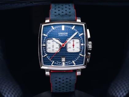 Union Glashütte Averin Chronograph Automatik Edelstahl 41mm blaues Zifferblatt blaues Lederband – Herrenuhren Chronograph aus Edelstahl und Leder. Das Gehäuse ist quadratisch und silber. Das Lederarmband ist blau. Das Zifferblatt ist ein Index in blau. – Ansicht 2