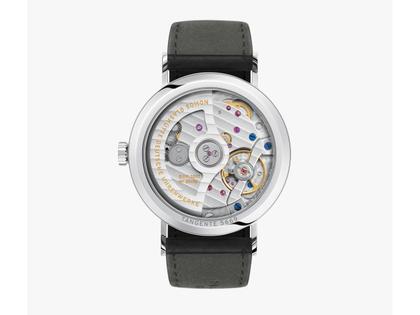 Nomos Glashütte Tangente 35 neomatik Blaugold Automatik Edelstahl 35mm blaues Zifferblatt schwarzes Lederband Glasboden – Damenuhren Uhr ohne Datum aus Edelstahl. Das Gehäuse ist rund und silber. Das Lederarmband ist schwarz. Das Zifferblatt ist arabisch Index und blau. – Ansicht 5
