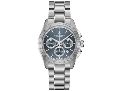 Hamilton Jazzmaster Performer Auto Chrono Edelstahl 42mm blaues ZIfferblatt Metallband – Herrenuhren Chronograph aus Edelstahl. Das Gehäuse ist rund und silber. Das Edelstahlarmband ist silber. Das Zifferblatt ist arabisch Index und blau.
