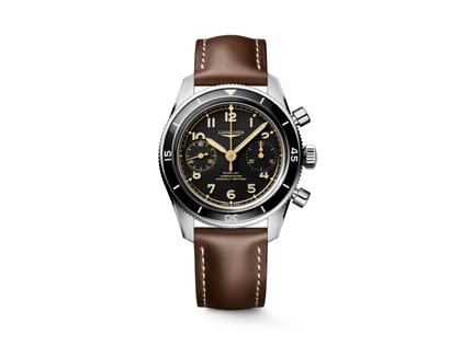 Longines Spirit Pilot Flyback Chronograph Handaufzug Edelstahl 39,5mm schwarzes Zifferblatt braunes Lederband – Herrenuhren Chronograph aus Edelstahl und Leder. Das Gehäuse ist rund und silber. Das Lederarmband ist braun. Das Zifferblatt ist arabisch und schwarz.