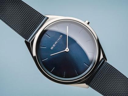 Bering 17039 Edelstahl Herrenuhr blaues Zifferblatt blaues Edelstahlband – Herrenuhren Uhr ohne Datum aus Edelstahl. Das Gehäuse ist rund und silber. Das Edelstahlarmband ist blau. Das Zifferblatt ist ein Index in blau. – Ansicht 2