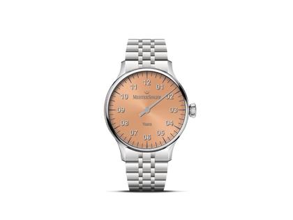 MeisterSinger Yaara Automatik Edelstahl 36mm lachsfarbenes Zifferblatt Metallband – Damenuhren Uhr ohne Datum aus Edelstahl. Das Gehäuse ist rund und silber. Das Edelstahlarmband ist silber. Das Zifferblatt ist arabisch und orange.