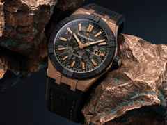 Maurice Lacroix AIKON-IC Frozen Carbon Automatik Bronze 43mm Carbon-Zifferblatt schwarzes Kautschukband limitiert – Herrenuhren Uhr mit Datum aus Bronze, Carbon, Edelstahl, Kautschuk, Keramik und Leder. Das Gehäuse ist rund und bronze. Das Kautschuk / Kunststoff / Silikon Armband ist schwarz. Das Zifferblatt ist ein Index in schwarz. – Ansicht 2