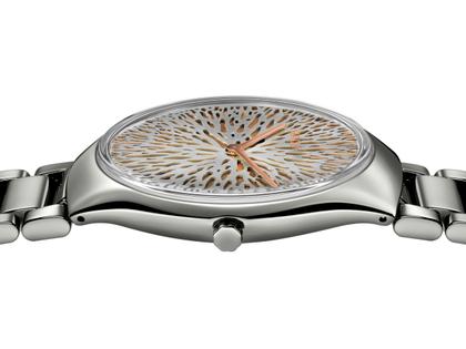 Rado True Thinline X Great Gardens of the World - Chapter 10 "Drachenblutbaum" Automatik Hightech-Keramik grau – Damenuhren Uhr ohne Datum aus Keramik und Titan. Das Gehäuse ist rund und grau. Das Keramikarmband ist grau. Das Zifferblatt ist ohne Zeichen und grau-roségold. – Ansicht 3