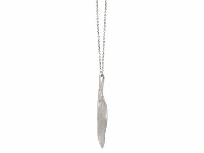 Heiring Blatt Anhänger Small schmal Silber rhodiniert – Anhänger Anhänger ohne Besatz in silber und aus 925 Silber und rhodiniert.
