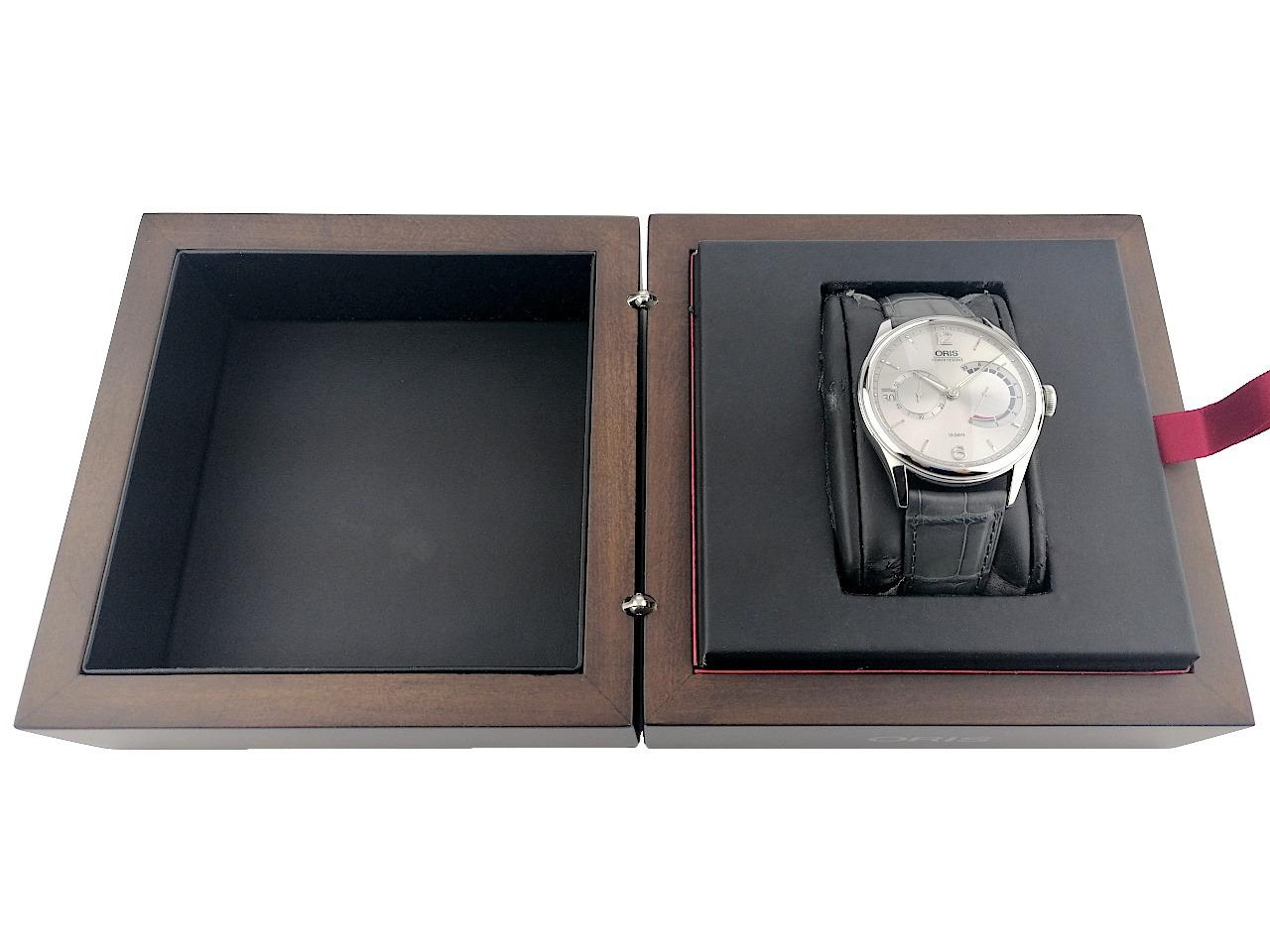 Oris Artelier Calibre 111 Handaufzug Edelstahl 43mm silbernes Zifferblatt graues Lederband 01 111 7700 4061 Full Set Occasion Refurbished – Herrenuhren Uhr mit Datum aus Edelstahl. Das Gehäuse ist rund und silber. Das Lederarmband Kroko / Alligator ist grau. Das Zifferblatt ist ein Index in silber. – Ansicht 5