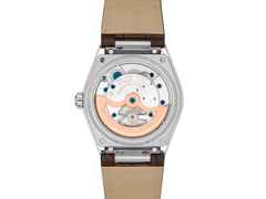 Frederique Constant Highlife Worldtimer Manufacture Automatik Edelstahl 41mm braunes Zifferblatt braunes Lederband – Herrenuhren Uhr mit Datum aus Edelstahl und Leder. Das Gehäuse ist rund und silber. Das Lederarmband Kroko / Alligator ist braun. Das Zifferblatt ist ein Index in braun. – Ansicht 2