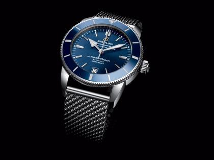 Breitling Superocean Heritage B20 Automatic 42 Edelstahl blaues Zifferblatt Metallband – Herrenuhren Uhr mit Datum aus Edelstahl und Keramik. Das Gehäuse ist rund und silber. Das Edelstahlarmband ist silber. Das Zifferblatt ist ein Index in blau. – Ansicht 2