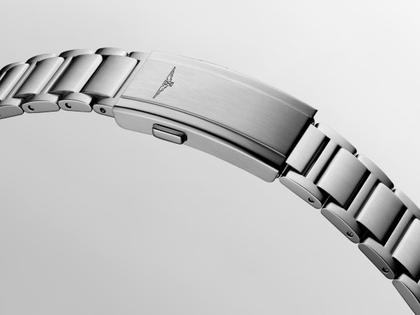 Longines HydroConquest Automatik Edelstahl 39mm grünes Zifferblatt Metallband – Herrenuhren Uhr mit Datum aus Edelstahl. Das Gehäuse ist rund und silber. Das Edelstahlarmband ist silber. Das Zifferblatt ist ein Index in grün. – Ansicht 3