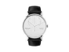 Nomos Glashütte Lambda 42 Handaufzug Weißgold 42mm weißes Zifferblatt schwarzes Lederband – Herrenuhren Uhr ohne Datum aus 750 Weißgold und Leder. Das Gehäuse ist rund und silber. Das Lederarmband ist schwarz. Das Zifferblatt ist ein Index in weiß.