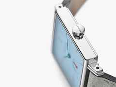 Nomos Glashütte Tetra Petit Four Azur Handaufzug Edelstahl 29mm blaues Zifferblatt graues Lederband Stahlboden – Damenuhren Uhr ohne Datum aus Edelstahl. Das Gehäuse ist quadratisch und silber. Das Lederarmband ist grau. Das Zifferblatt ist arabisch Index und blau. – Ansicht 2