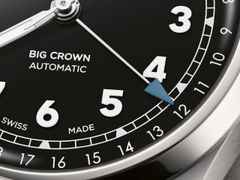 Oris Big Crown Pointer Date Automatik Edelstahl 40mm schwarzes Zifferblatt Metallband – Herrenuhren Uhr mit Datum aus Edelstahl. Das Gehäuse ist rund und silber. Das Edelstahlarmband ist silber. Das Zifferblatt ist arabisch und schwarz. – Ansicht 2